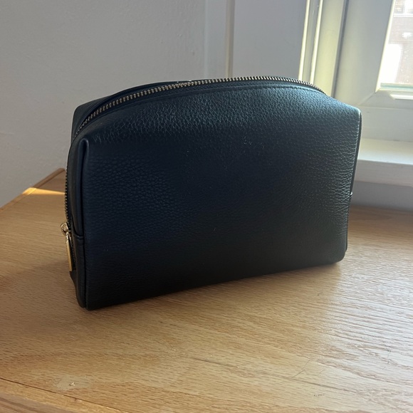 CUYANA Black Leather Toiletries Bag Case - Picture 4 of 5